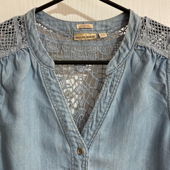 Anthropologie Holding Horses Chambray Crochet Buttoned Sleeveless Blue Top Size4 - Picture 5 of 15
